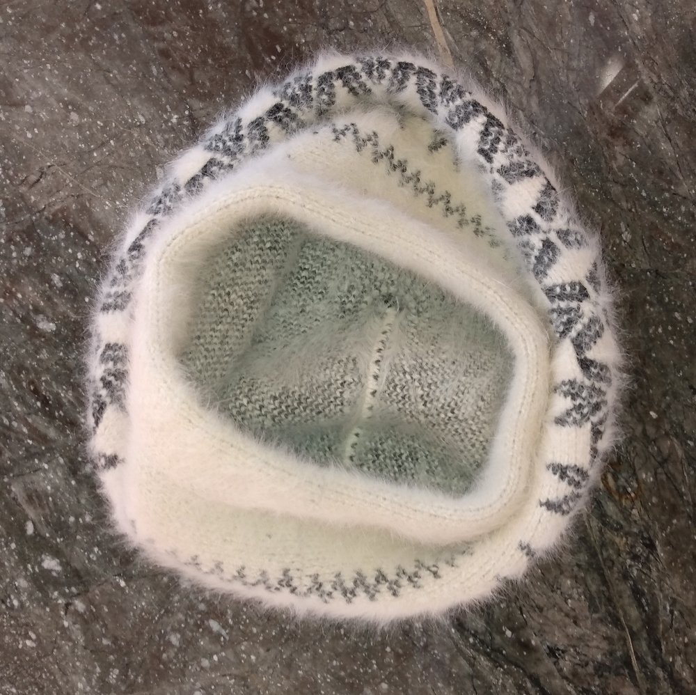 Like New, Angora Rabbit Fur Knit Winter Beret - Picture 13 of 16